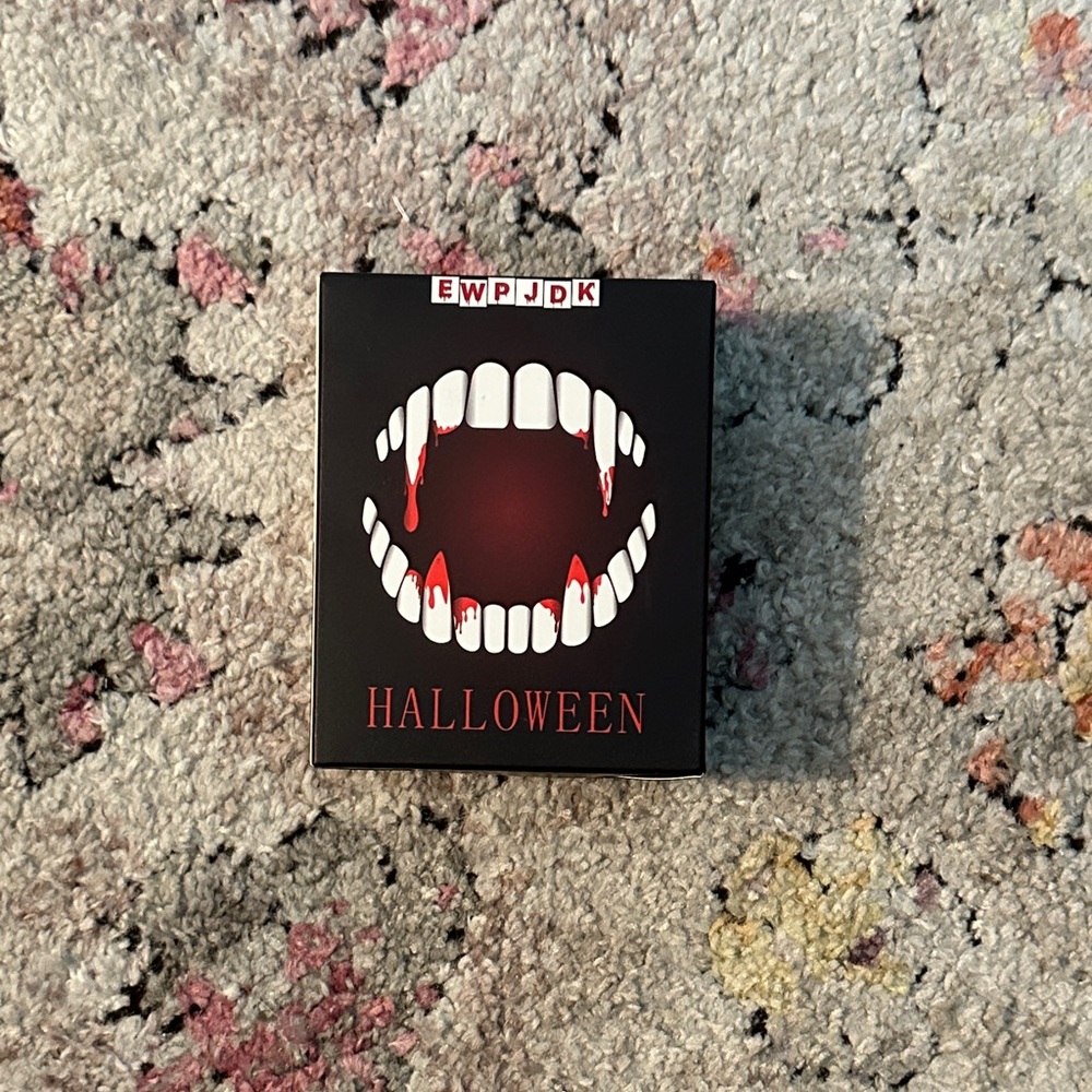 Halloween Vampire Teeth fangs  NWT sealed package